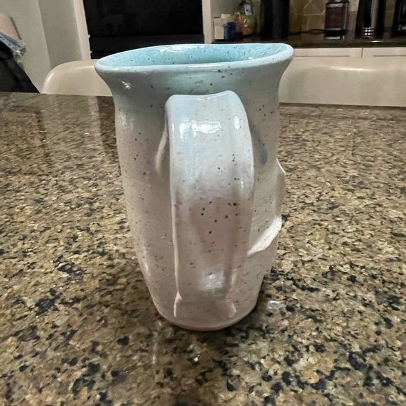 Handmade Pottery Mug Unsigned 3 inch diameter and 5.25 inch tall spacious handle - Picture 6 of 7